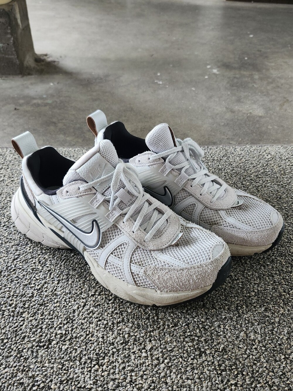 Nike Womens V2K Run Pure Platinum Chrome Tint